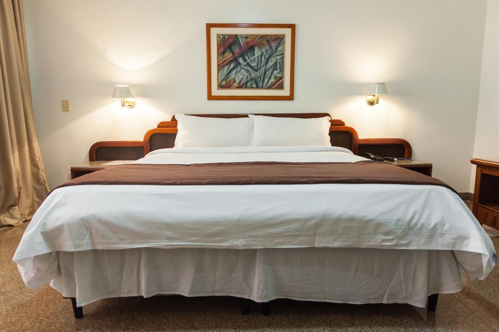 Dimas Lessa Hotel Montes Claros Exterior photo